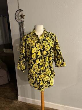EnChanté Vintage Yellow and Black Floral Button Down Shirt Size S